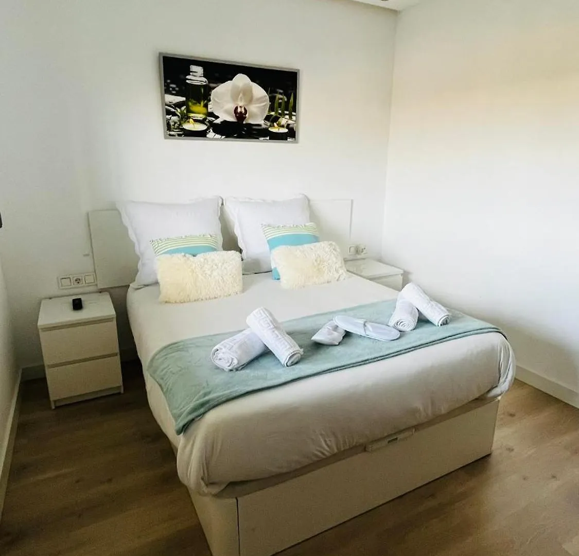 Apartamento Ático con Piscina y Vistas al Mar Parque Litoral Málaga 0*,