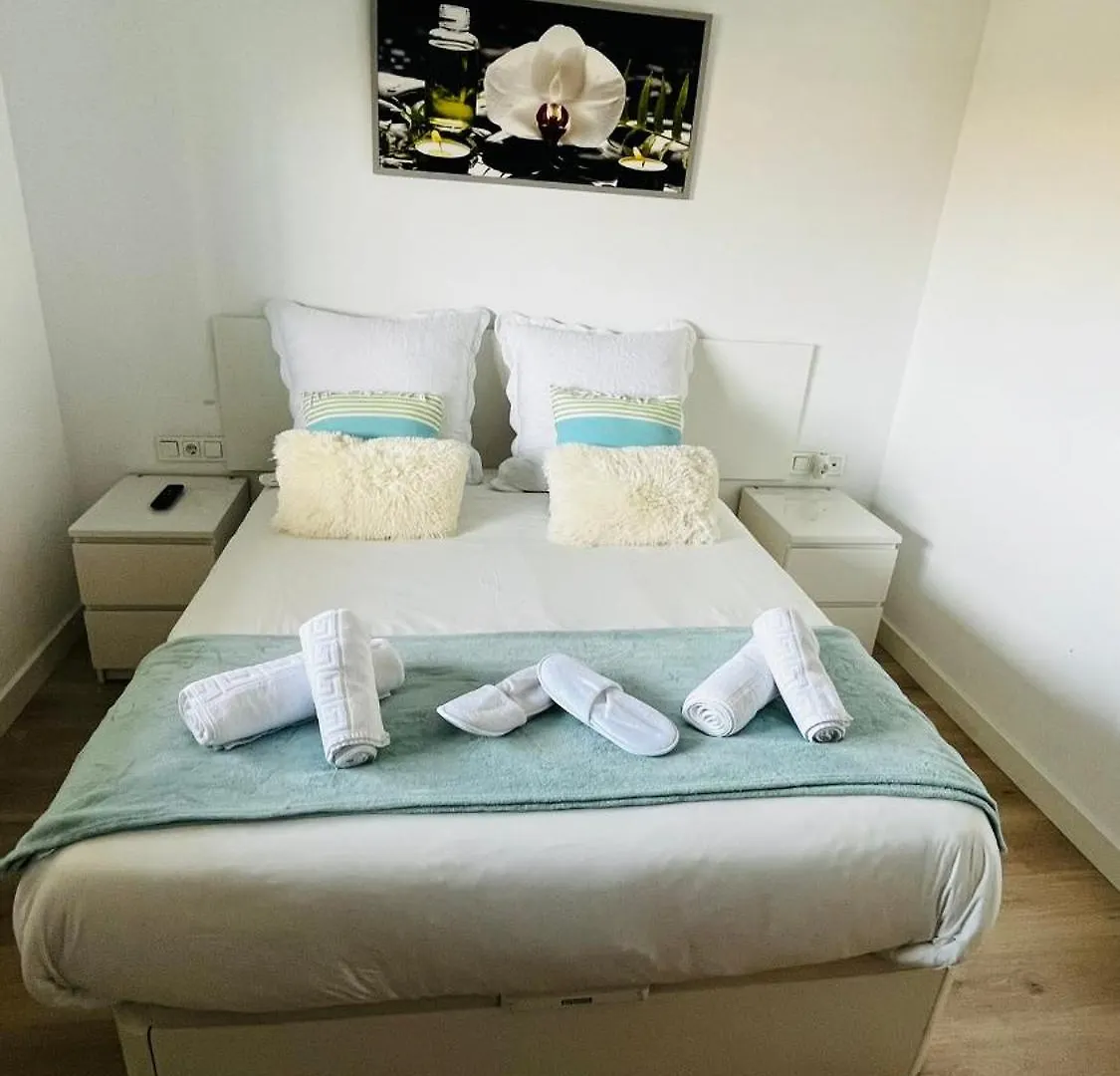 Apartamento Ático con Piscina y Vistas al Mar Parque Litoral Málaga
